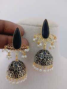 Conjunto de pendientes de gota de moda a granel Blossom Jhumka, diseño de piedra de lágrima personalizable, producto hecho de latón suave y brillante - Product Image 3