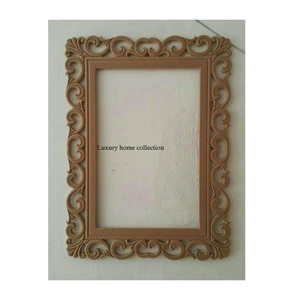 Marco de espejo de madera de aspecto vintage hecho a mano, perfecto para agregar carácter y estilo a la decoración de la pared del dormitorio o del tocador - Product Image 5