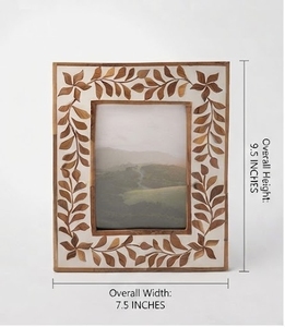 Cadre photo en bois fait main, rectangulaire, avec motif feuille orné en résine, pour affichage vertical sur table - Product Image 4