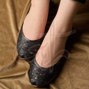 Vente directe d'usine, chaussures Khussa durables pour femmes, dessus en similicuir antidérapant, semelle antidérapante, prix bas, fabriqué au Pakistan - Product Image 2