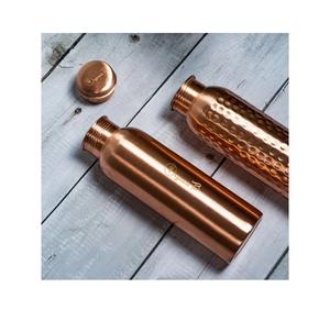 Bouteille en cuivre pur écologique avec un motif floral élégant et une finition laquée durable pour les cadeaux - Product Image 1