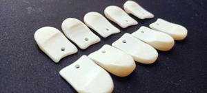 Dientes de alce de hueso natural hechos a medida con agujeros individuales adecuados para diseñadores de joyas de hueso y Artesanos Nativos para reventa - Product Image 6