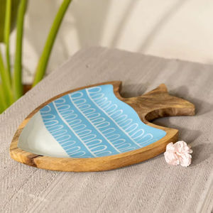 Plateau en bois sculpté à la main en forme de poisson - Product Image 1