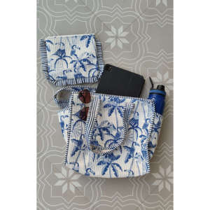 Conjunto de 2 Bolsas de Mano Tropical Toucan, de Algodón Resistente al Agua, con Porta Botella y Bolsa con Volantes a Juego, Esencial para el Verano - Product Image 1