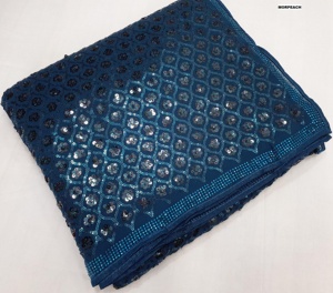 Belle robe chemisier Saree en Georgette de qualité lourde de 60 grammes brodée de paillettes doubles de 3MM et 5MM pour adultes en vente - Product Image 2