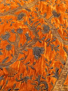 Chal de Terciopelo de Poliéster Sólido Color Naranja Intenso con Borde Bordado, Adecuado para Novias, Eventos Tradicionales, Transpirable, para Usar en Invierno. - Product Image 2