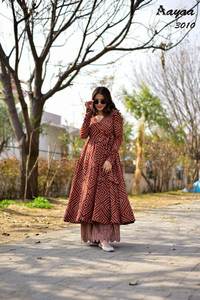 Hermosa temporada de invierno Especial enorme estilo trabajo Digital impreso pesado algodón seda bordado Kurti y fondo con Fancy Dupatta Set - Product Image 5