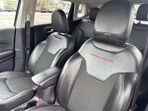 Vehículo SUV Compacto de Lujo 4x4 Todoterreno Automático de Gasolina de Alto Rendimiento Usado 2024 en Venta, Listo para Enviar - Product Image 2