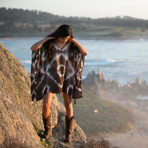 Ropa de playa de verano abstracta holgada étnica vibrante impresa ligera de alta calidad Kaftan impreso para mujer - Product Image 1