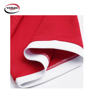 Meilleurs ensembles d'uniformes de football pour jeunes Couleur unie à séchage rapide avec impression de logo personnalisée Populaire parmi les adultes Fabriqué au Pakistan - Product Image 4