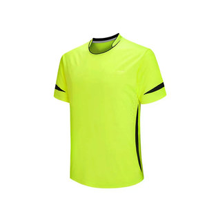 Conjunto de camiseta de fútbol transpirable ligera al por mayor con pantalones cortos, uniforme deportivo con logotipo personalizado - Product Image 6