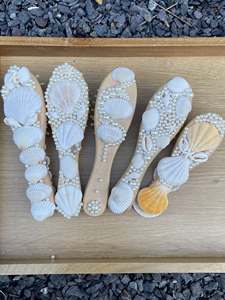 Espejo de tocador de estilo costero de Vietnam hecho a mano con marco de concha marina real para una decoración elegante por 99 Gold Data - Product Image 5