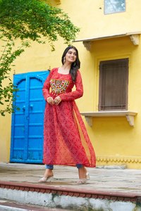 Tendance indienne et pakistanaise Faux Georgette Kurti's Set Bandhej Print Work avec Kutchi Patch-work Round Neck comme indiqué dans l'image - Product Image 6