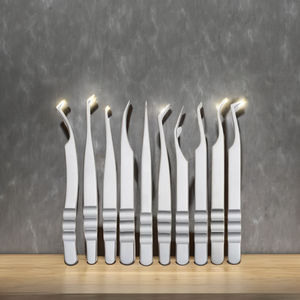 Pinzas para pestañas de acero inoxidable curvadas con punta lisa, clip dorado, para injerto y efecto floral, acabado arenado - Product Image 2