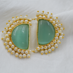 Pendientes de piedra de diseño de última colección, pendientes de tuerca chapados en oro, pendientes chapados en oro de 18 quilates hechos a mano al por mayor para mujer - Product Image 1