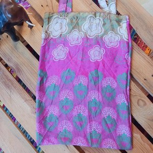 Sacs à poignée sari en soie Emballage cadeau sacs sari en soie Soie recyclée Faveur de mariage Sac de transport fait main - Product Image 4