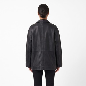 Damen-Lederjacke Übergroß Boxy-Schnitt Lammfell Gekerbter Kragen Knopfverschluss Echtleder-Blazer-Jacke Individuelles Logo OEM - Product Image 2