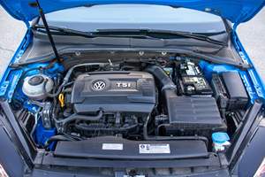 Volkswagen GTI Rabbit Edition 2019 d'occasion en bon état, boîte manuelle 6 vitesses, bleu bleuet, plusieurs modifications, provenance Californie - Product Image 6