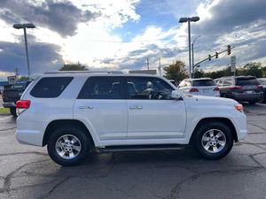 โตโยต้า ฟอร์จูนเนอร์ SR5 ปี 2010 มือสอง เครื่องยนต์เบนซิน/ไฟฟ้า เกียร์อัตโนมัติ/ธรรมดา เครื่องยนต์ 4 ลิตร ยาง 16 นิ้ว เบาะหนัง กล้องมองหลัง พวงมาลัยซ้าย - Product Image 3