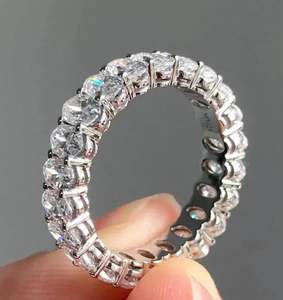 แหวนแต่งงานมินิมอลลิสต์ทรงรี 3 กะรัต ประดับโมอิสซาไนต์เต็มวง ดีไซน์เฉพาะตัว ฝังแบบช่อง ตัวเรือนเงินแท้ S925 สำหรับวันครบรอบ - Product Image 2