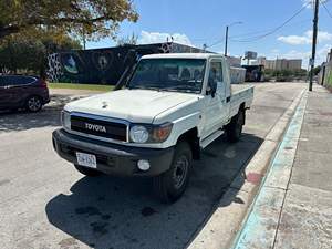 Camioneta Cruiser 1999 (DISPONIBLE CON VOLANTE A LA IZQUIERDA Y A LA DERECHA) - Product Image 1