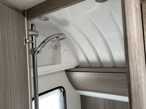 รถพ่วงสำหรับการเดินทางที่สะอาดทันสมัยคาราวานแคมป์ขายในออสเตรเลีย - Product Image 2