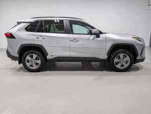 Mejor Opción Económica 2025: SUV Híbrido XLE AWD, Motor Híbrido de 2.5L Dynamic Force de 4 Cilindros, en Buenas Condiciones, Listo para Conducir - Product Image 3