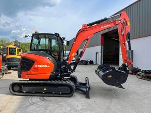 Excavadora de cadenas Kubota KX060-5 de calidad premium, capacidad de cazo de 0.12m³, alta potencia de excavación, componente central de motor negro - Product Image 3