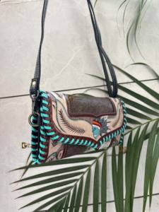 Pochette en cuir de fourrure de vachette turquoise élégante étui de téléphone à sculpture usinée à la main portefeuilles multi-usages à la mode pour les femmes pour l'été - Product Image 2