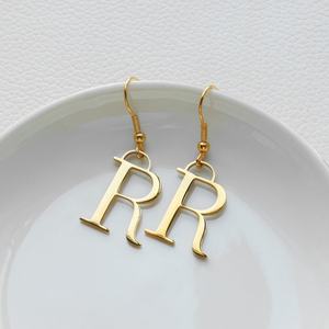 Boucles d'oreilles pendantes minimalistes en argent sterling 925 plaqué or 14 carats, lettres chrétiennes, bijoux personnalisés avec initiales, alphabet délicat - Product Image 6