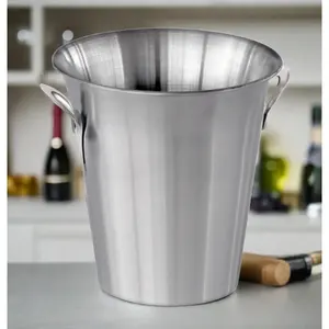 Vase de table élégant et luxueux en métal poli artisanal, avec accent or rose, pour salles de banquet, Zahid - Product Image 2