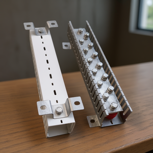 EG4 Electronics EG4BUSBAR600ABL Barra Colectora Solar de 600A y 12 Terminales, Negra, para Aplicaciones de Alta Corriente, EE. UU. - Product Image 3