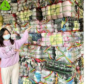 Camiseta Excedentes de ropa de marca Stock Precio barato - Product Image 1