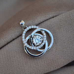 925เพชรโมอิสสไตล์วินเทจเครื่องประดับเงินแท้จี้ดีไซน์เนอร์น้ำหนักเบาสำหรับเดินทางสำหรับผู้หญิง - Product Image 1