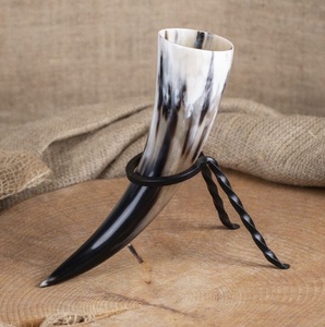 Cuerno Vikingo para Beber Hecho a Mano con Cuerno de Buey, Diseño Animal, Ecológico, Apto para Alimentos, Acabado Pulido, Tamaño Personalizado - Product Image 3