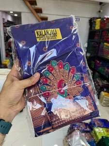 ชุดส่าหรีผู้หญิงพร้อมผ้าปาลูลายนกยูงและงานปักมือแบบปาธานีทั่วทั้งผืน พร้อมเสื้อคลุมดีไซน์เนอร์ ผลิตในอินเดีย - Product Image 3