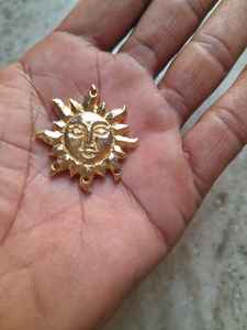 Dans des breloques en laiton en forme de croissant adaptées aux artistes en micro macramé et aux créateurs de bijoux adaptées à la revente - Product Image 3