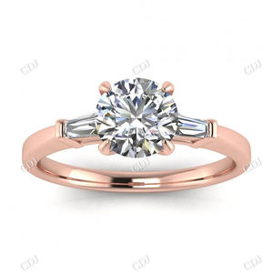 Bague de fiançailles et de mariage à trois pierres en or blanc 18 carats avec diamant Moissanite rond fabriqué par CustomDiamJewel - Product Image 3