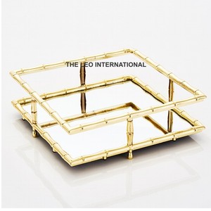 Plateau de service en aluminium, métal, forme rectangulaire, finition dorée, créatif, sous les assiettes émaillées, fait à la main, de luxe, décoratif pour la maison. - Product Image 4