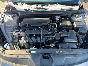 Hyundai Elantra SEL FWD 2022 incroyablement parfaite avec faible kilométrage en stock, offerte à un prix fantastique - Product Image 3