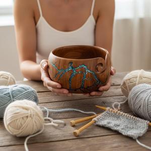 Bol à laine en bois naturel artisanal avec guide à laine lisse pour les passionnés de tricot et de crochet, disponible à un prix abordable - Product Image 4