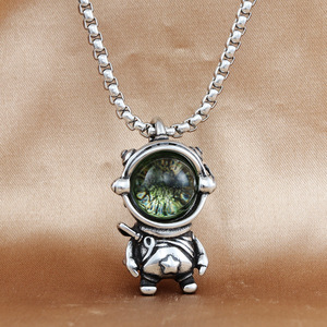 Yunnique – pendentif astronaute en acier titane pour femmes, collier unique, Punk, rétro, tendance, à la mode, 280730 - Product Image 1