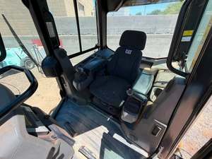 รถดันดิน CAT D35T แบบตีนตะขาบ สำหรับงานก่อสร้างและเคลียร์พื้นที่ - Product Image 2