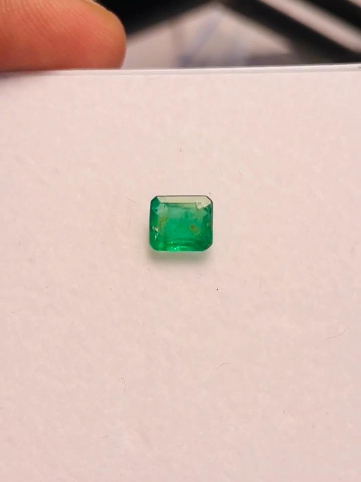 สีเขียว