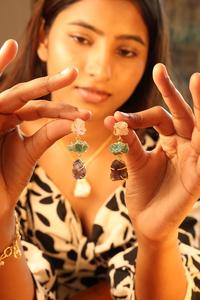 ต่างหูห้อยประดับพลอยเงินแท้ชุบทองสำหรับผู้หญิง สีสันสดใส สง่างามเหนือกาลเวลา เครื่องประดับทันสมัยสำหรับงานปาร์ตี้ - Product Image 4