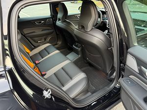 VOLVO V-60 Re-charge T/8 Pole-ster 2024, Vagoneta con Techo Corredizo, Faros Delanteros, Cámara Trasera de 360°, Asientos Eléctricos - Product Image 6