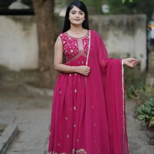 Nouvelle collection de robes de créateur indien Tissus en fausse georgette avec broderie pour femmes Vêtements de mariage - Product Image 1