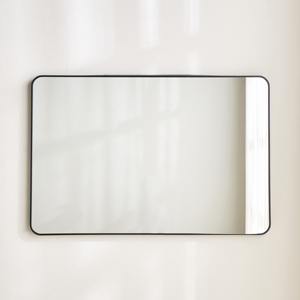 Miroir mural glamour à la mode ajoutant une fonction beauté et des vibrations artistiques modernes aux chambres salons et espaces design - Product Image 2