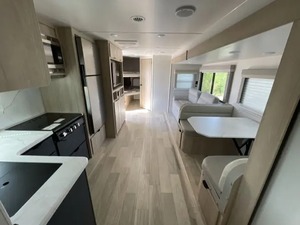 Remolque de Campamento Usado Winnebago M-i-n-n-i-e 2801BHS 2024 en Venta para Campamento y Viajes - Product Image 3
