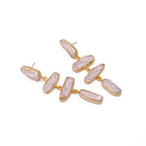 Pendientes de tuerca de piedra natal de cuatro piedras de perlas de agua dulce con forma de rectángulo desigual - Product Image 2